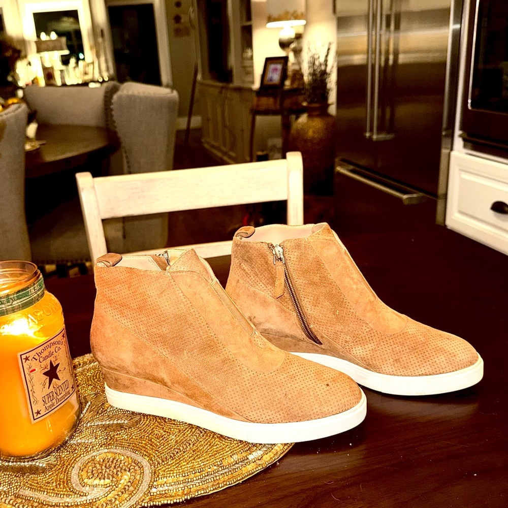 L.Paolo - Tan Suede Ankle Boots Size 8.5M